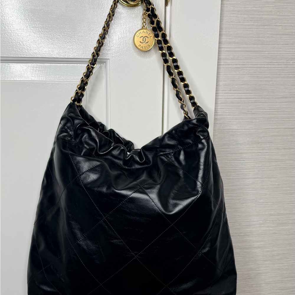 Authentic Chanel 22 Medium Hobo Bag all original paperwork included - Picture 5 of 9